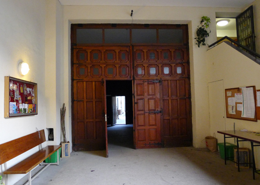 p1000116_camino_day2_leon_conventdoors529