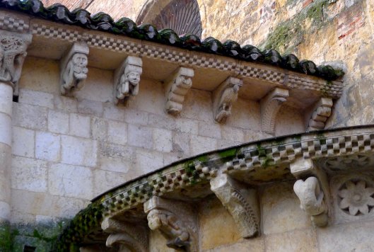 p1000123_camino_day2_leon_churchgargoyles1-529